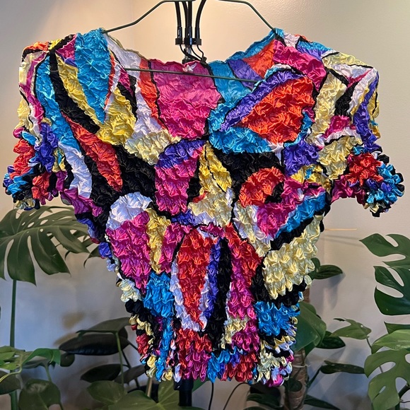 Funky Ruffled Popcorn Top - Picture 4 of 6